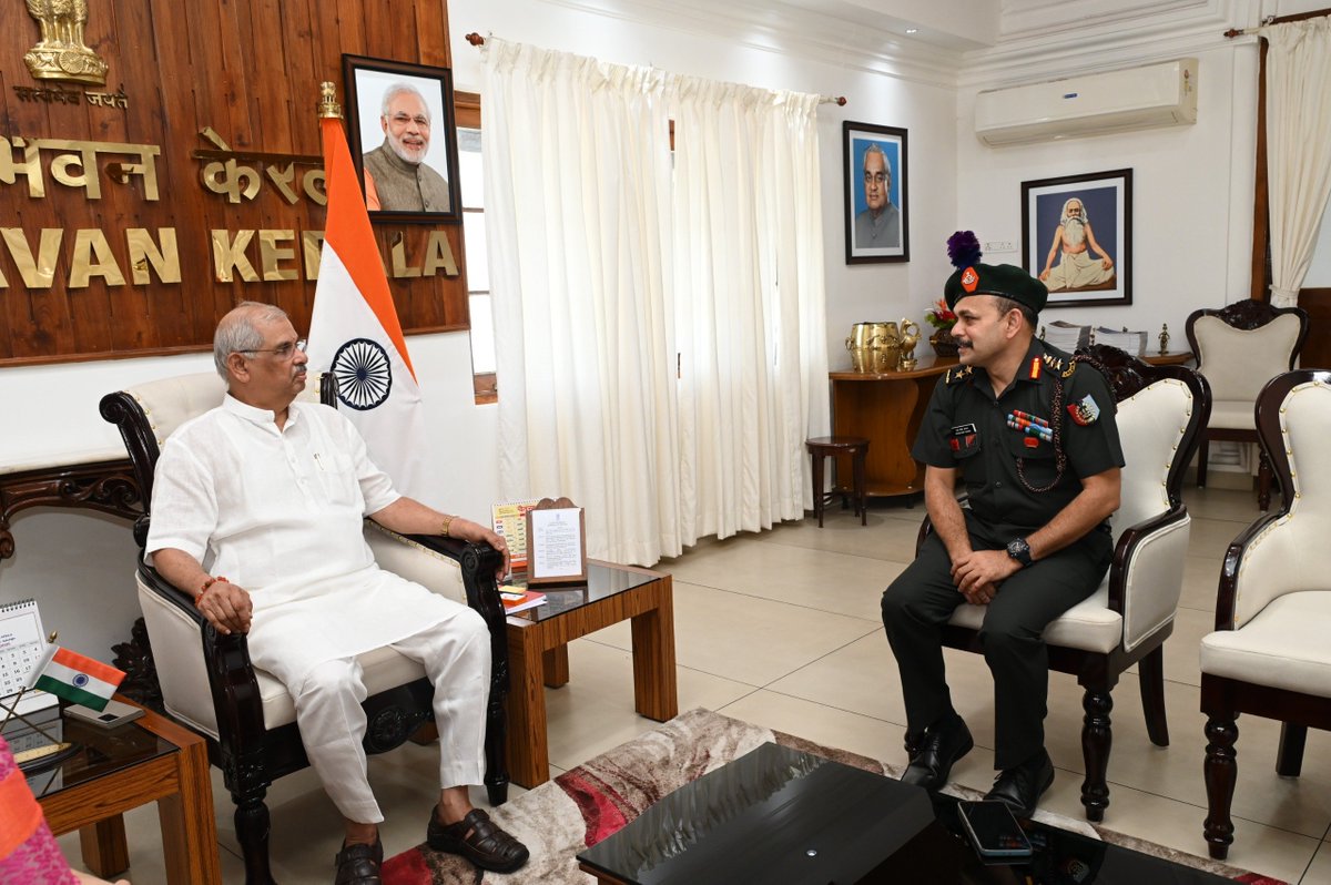 KeralaGovernor's tweet photo. Col. Amit Anand, Commanding Officer, 2 Kerala NCC Bn, along with his spouse, called on the Hon'ble Governor Shri Rajendra Vishwanath Arlekar at Lok Bhavan, Keralam, today. https://t.co/3tByNR1AfO