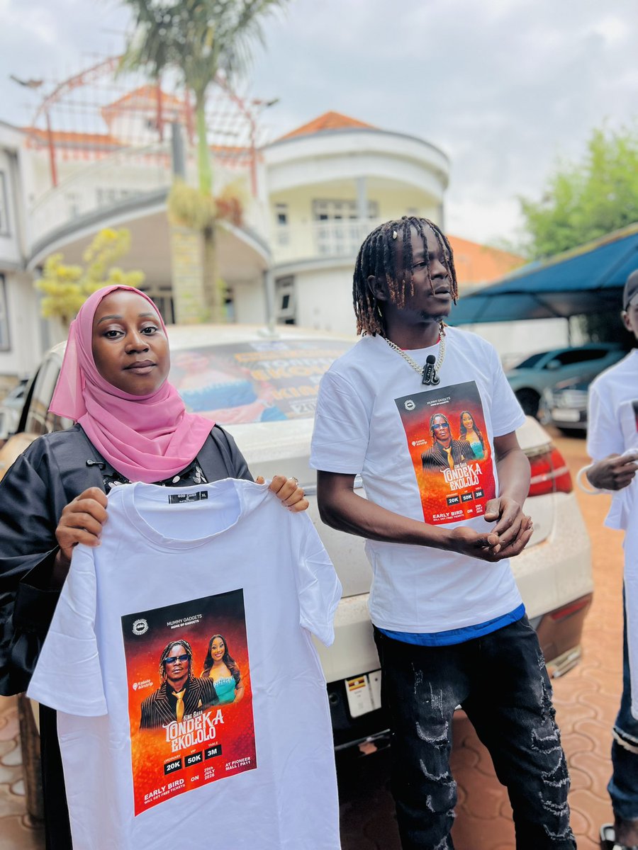 kingsaha_256's tweet photo. The love is LOUD! 🔥❤️ MUMMY GADGETS has joined the #TondekaEKololoFestival family by getting tickets for her customers!
We’re taking over Kololo Airstrip on #14thAug https://t.co/yhwrs4MbyZ