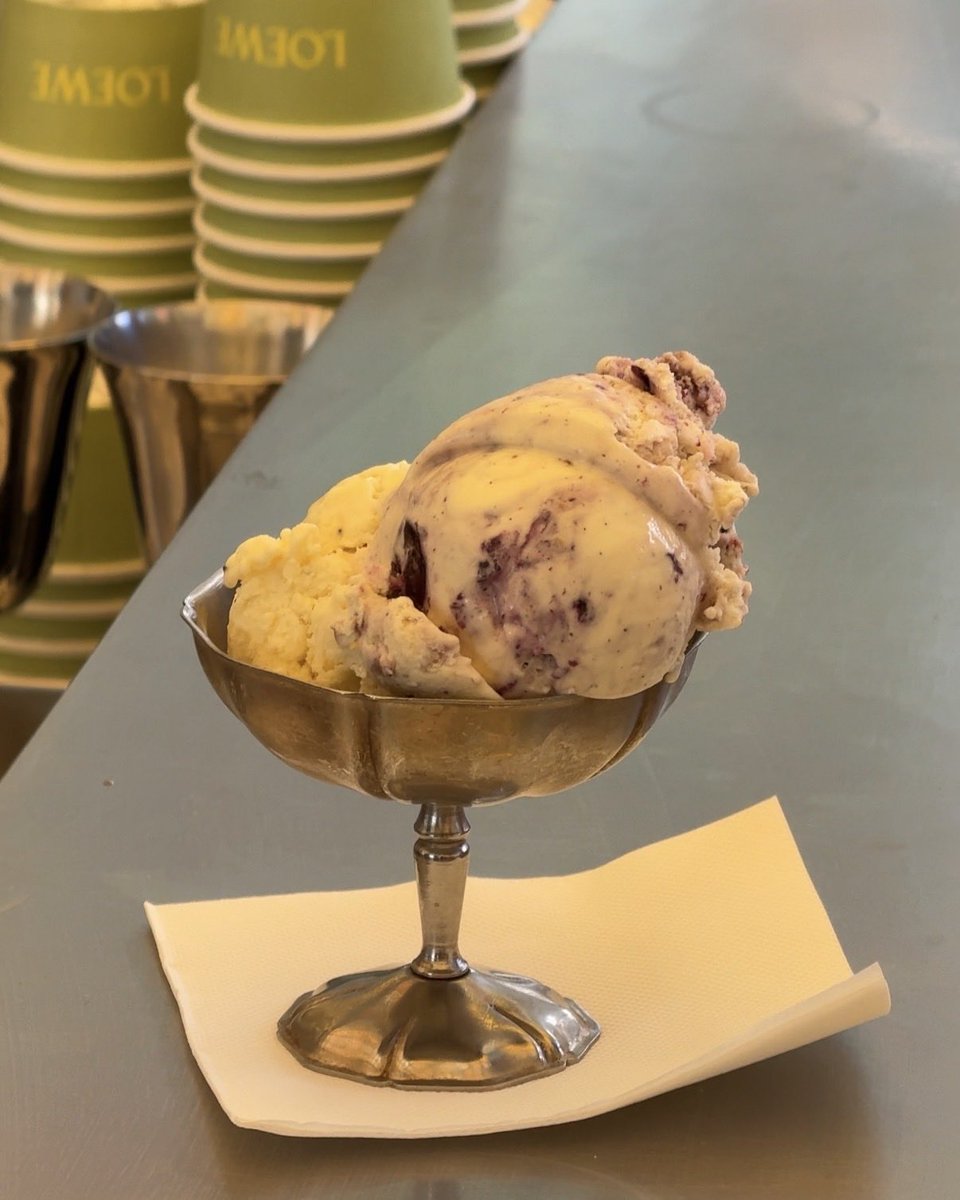 HYPEBEAST's tweet photo. LOEWE perfumes’ pop-up ice cream bar 🍨 at The Dreamery in London https://t.co/pL7VkI5wyt