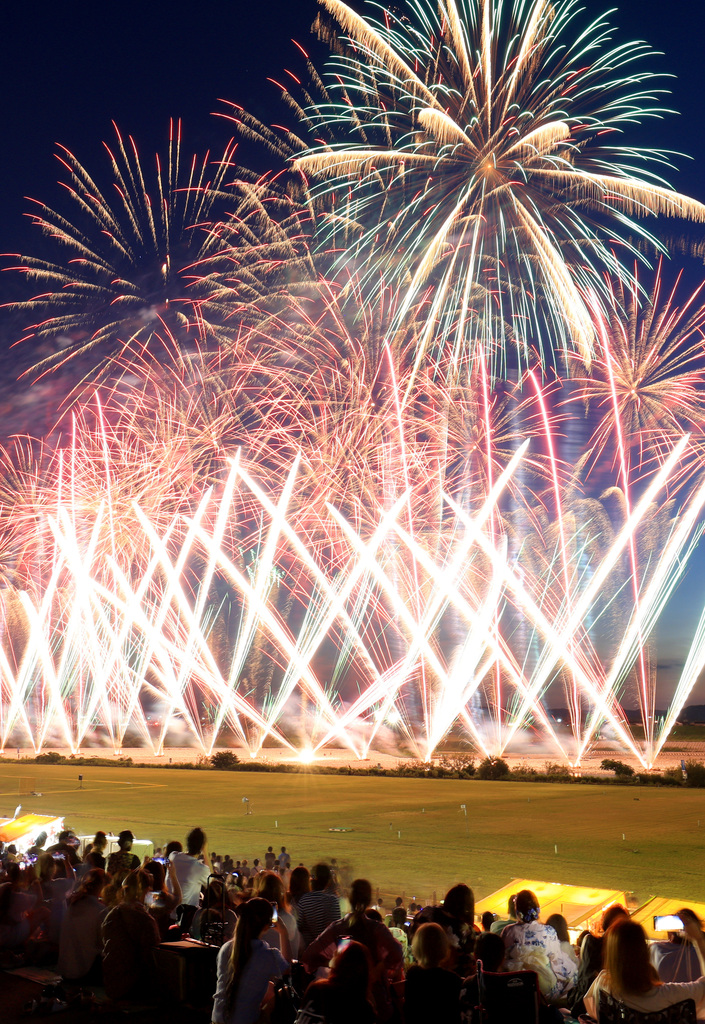 myroute_PR's tweet photo. ＼8/1は「北日本新聞納涼花火」🎆／

【限定300枚✨乗り放題が実質無料⁉】
 ✅ 花火有料指定席
 ✅ 市内電車・バス1日フリーきっぷ
がセットになってお値段そのまま3,000円💡

会場に駐車場はないので、当日は電車やバスでの移動がおすすめ🚃🚌
詳細はこちら👇
https://t.co/08y4JZGTdg
#花火大会 https://t.co/xAB5ZW45aH