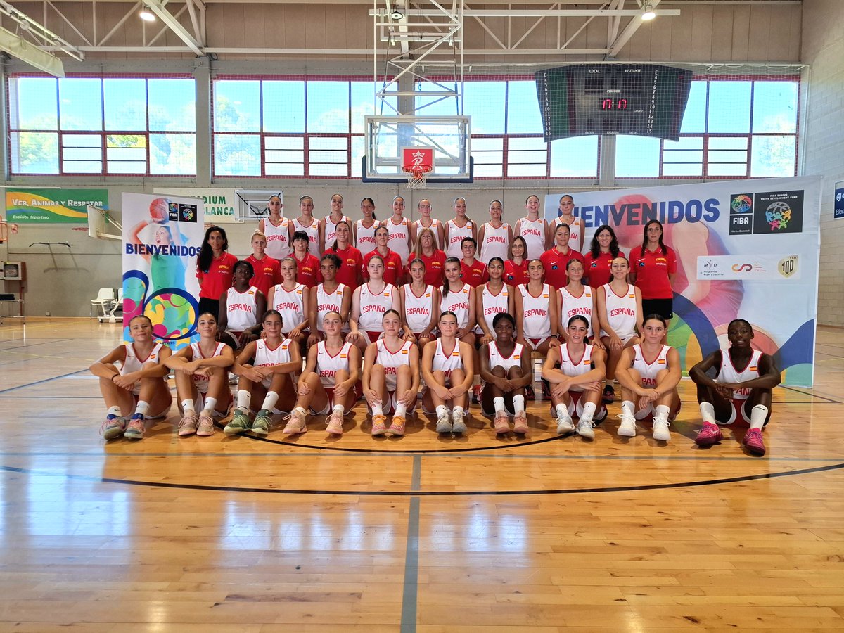 BaloncestoESP's tweet photo. 𝑻𝒐𝒅𝒐 𝒆𝒎𝒑𝒊𝒆𝒛𝒂 𝒄𝒐𝒏 𝑬𝑳𝑳𝑨𝑺 🐣

La Selección #U13F 🇪🇸 trabaja y crece estos días en Zaragoza 👌

#SomosEquipo https://t.co/pETqXIJfgN