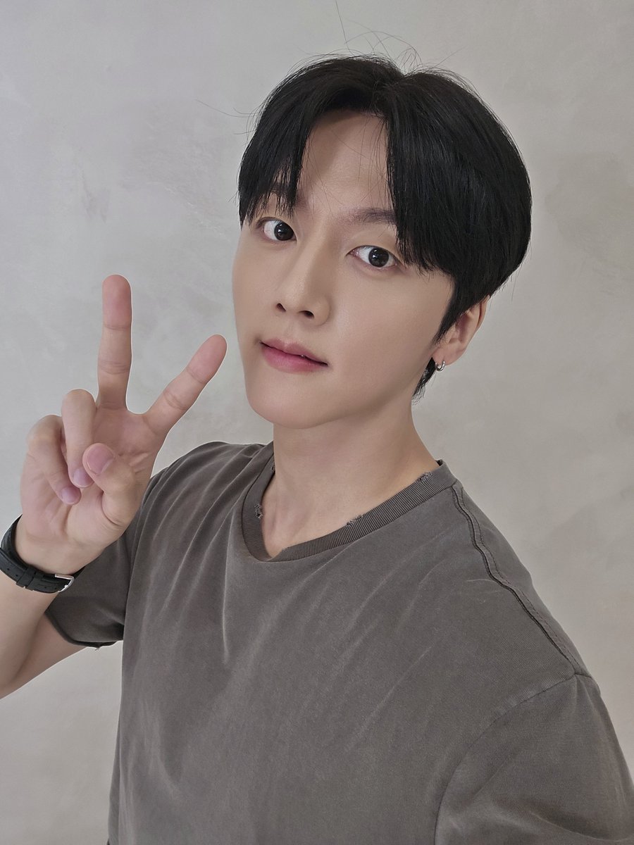 0bin_nuage's tweet photo. 잘나왔지✌🏻#영빈 
ㄴ 네!!!!!!!!!!!!!!!! ㄲ ㅑ💛 https://t.co/2hemR3Qven