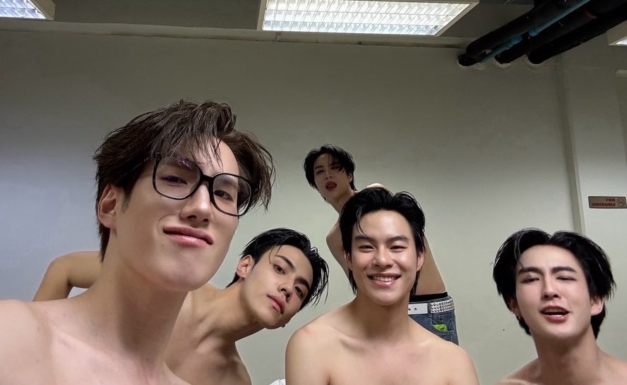 kh1ovele's tweet photo. ห้ะทำไร 😭👌🏻 https://t.co/LiOMCYWCQw