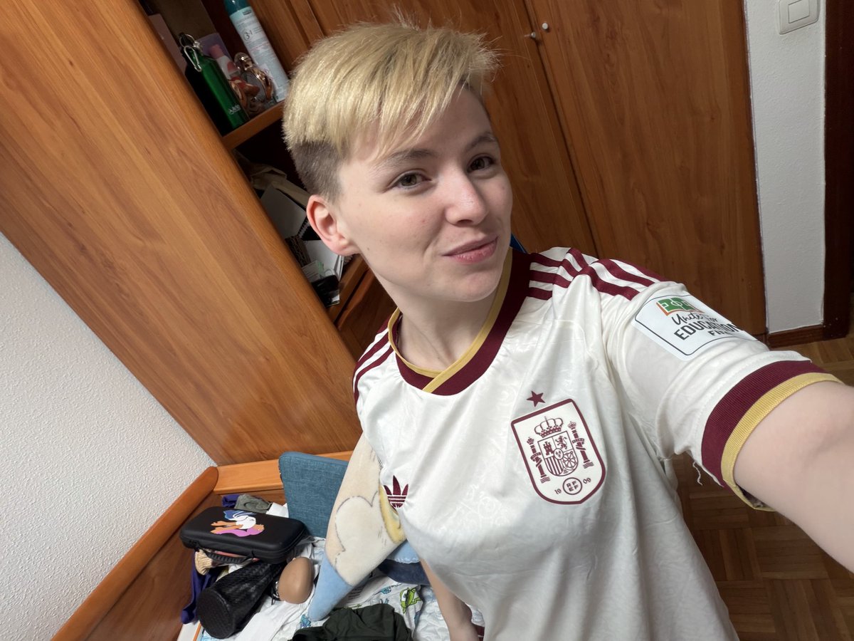 Estitxubaliz_'s tweet photo. ¡Mirad qué maravilla me acaba de llegar!

Gracias, @TRWSPORS https://t.co/MKXcPyyNoa