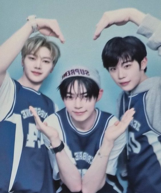 myseokryudan's tweet photo. wow they really grow up so fast...🥲 https://t.co/68HaPS9NLK