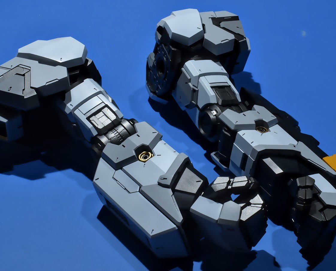 shun_m47's tweet photo. 【PGU νガンダム制作】
前腕も塗装まで終了（スミイレ、デカール、トップコートはまだ）
ここも大きな形状の変更はなかったので情報量を追加してエッジをパキっと https://t.co/3wTPU6ZMo6