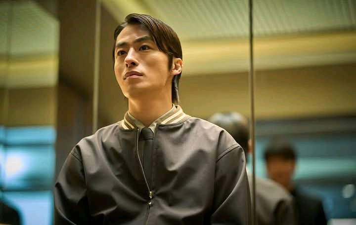 crowncinemahq's tweet photo. In my opinion this is the most annoying person in the colony Korean horror movie. https://t.co/3fd8uOH7vs