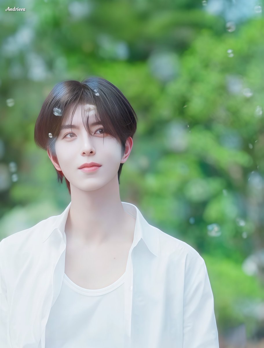andrieea_'s tweet photo. QiuQiu is such a masterpiece. His soft light. Soft eyes. Soft smile. Hard to survive. So breathtaking. He's the definition of effortless beauty ✨🤍

XINGQIU GRACES GRAZIA
#XINGQIUforGRAZIA 
#QiuDingjie #KipukaQiu #邱鼎杰 https://t.co/WSxiugOoMU