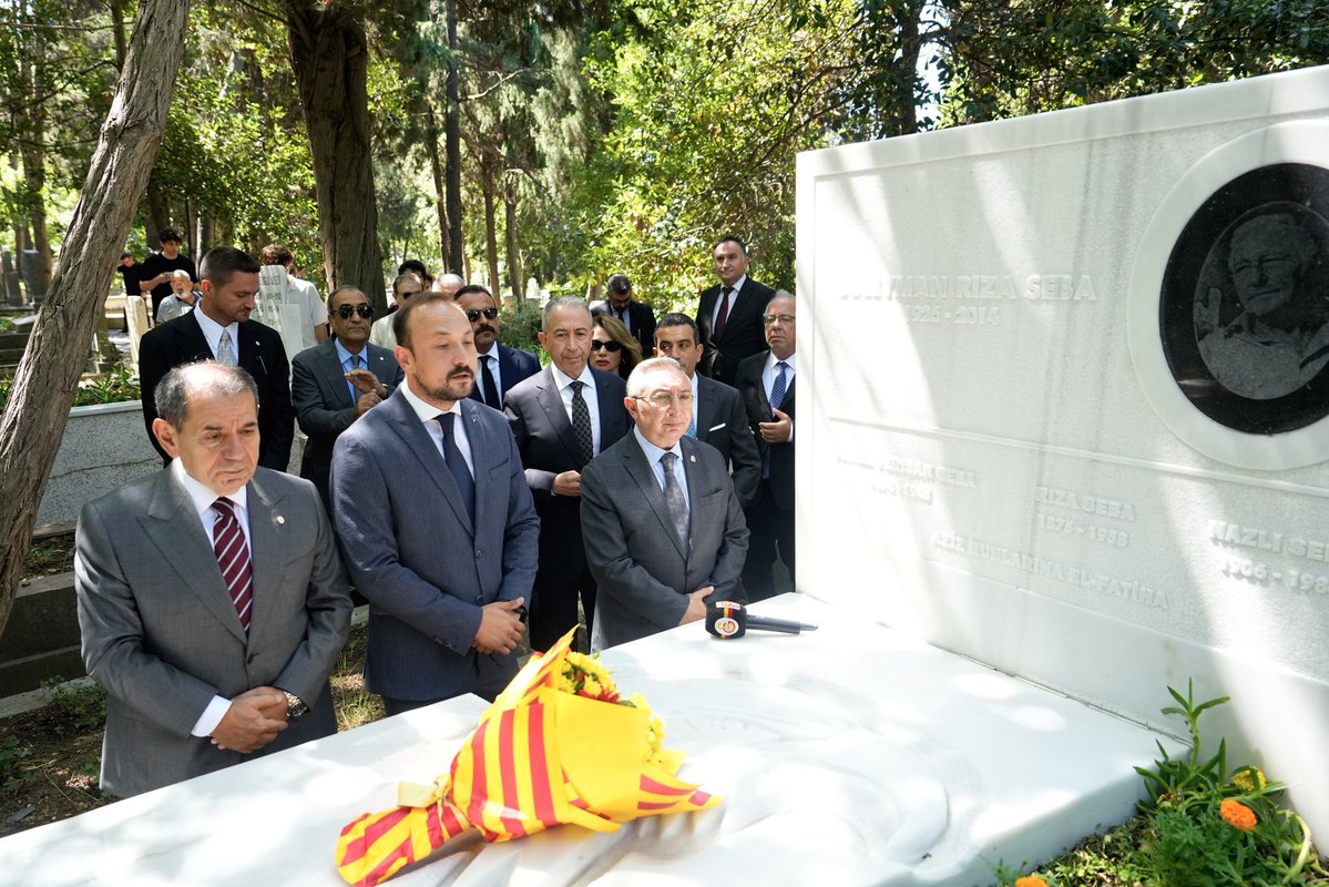 GalatasaraySK's tweet photo. Kulübümüzün kurucusu ve 1 numaralı üyesi Ali Sami Yen, vefatının 75. seneidevriyesinde Feriköy Mezarlığı’ndaki kabri başında anıldı.

Detaylar için 👉 https://t.co/RNP8Cdb16p https://t.co/jVkeNmmU4M