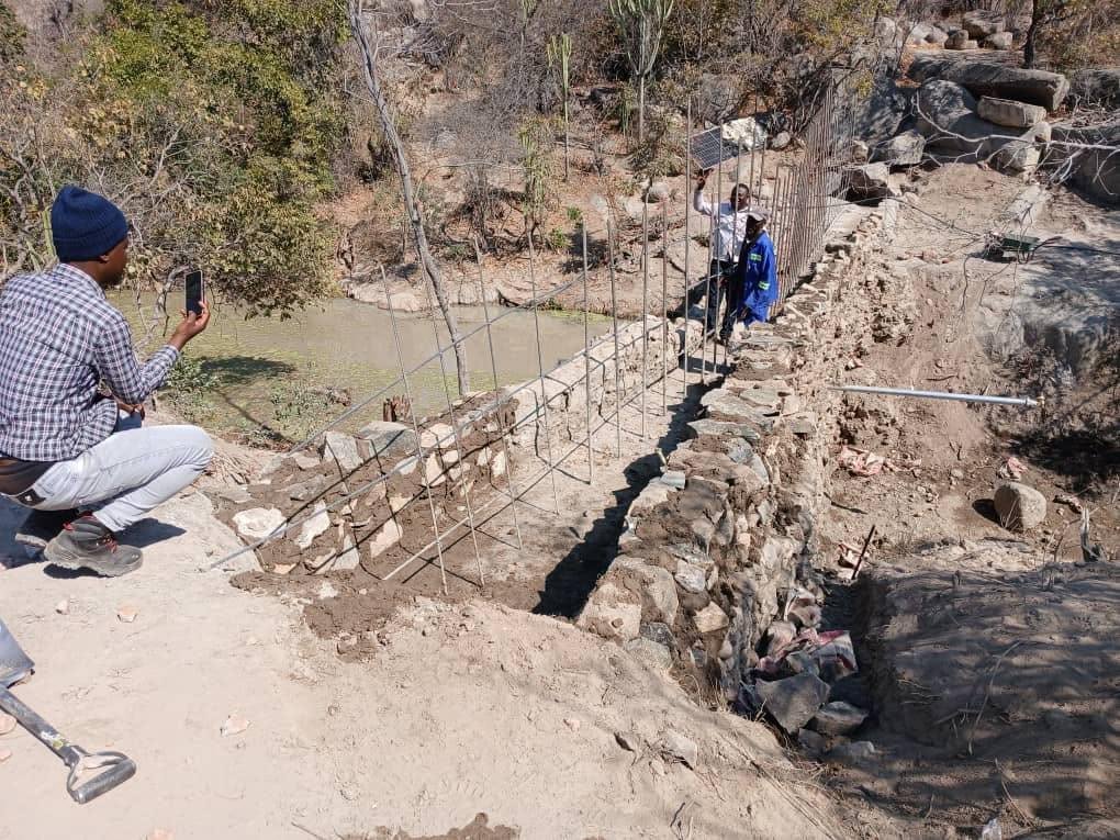 TheNeo777's tweet photo. R83 Million  Dam Weir construction in Nyanga ,Zimbabwe. 
Zimbabweans claim to be educated, is this the level of construction that demostrates their level of education? 

Masemola Malema Andrea Johnson https://t.co/akxvNT9HTT