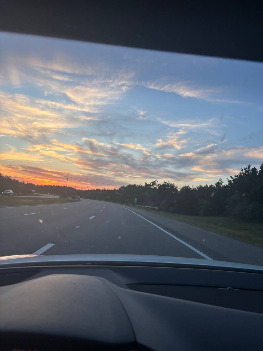 cosmicysabel's tweet photo. The best views are usually on the way somewhere https://t.co/1B6b6pSZAv