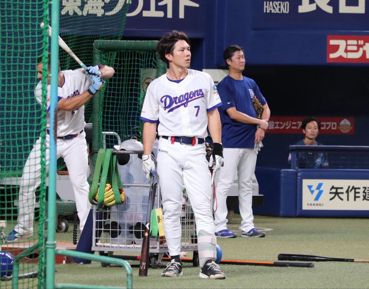 nikkan_dragons's tweet photo. 本日行われたバンテリンドーム全体練習の様子をお届けします🌟
#板山祐太郎 #福永裕基 #岡林勇希 https://t.co/iQ9D6UYZdr