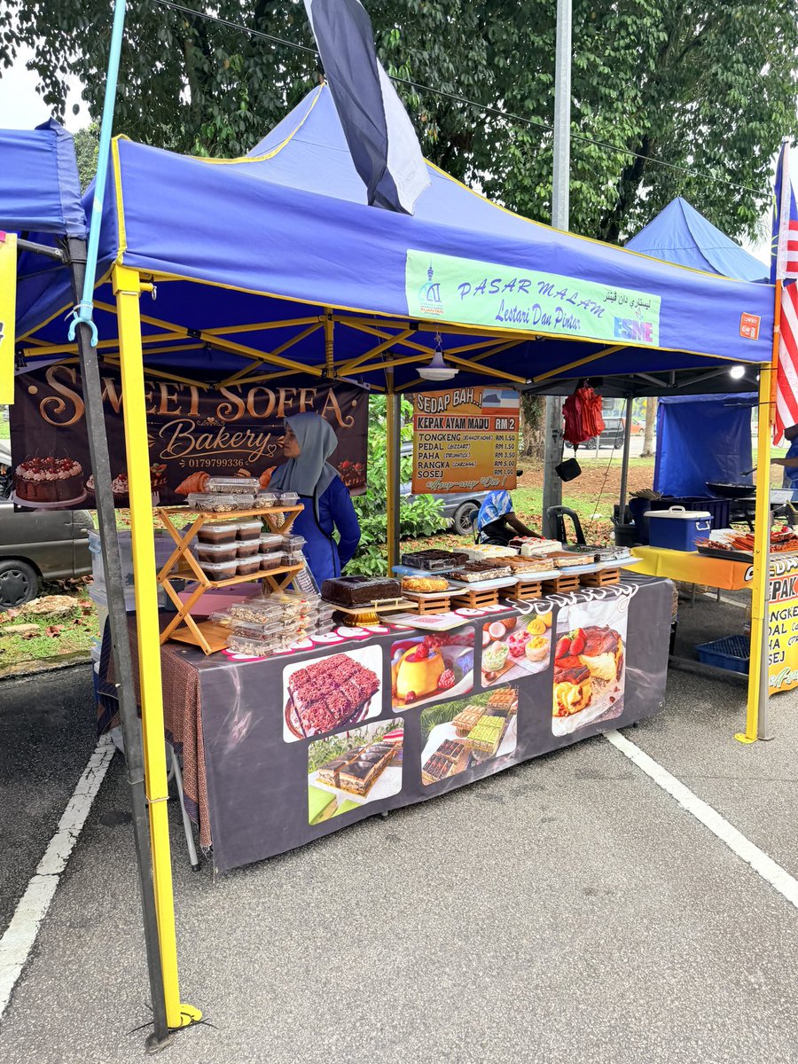 JatIkhwan's tweet photo. Orang Kuantan, kat Indera Mahkota 5 @ IM5 dah ada pasar malam. Baru mula harini. Ada macam macam, yong tau fu, nasi minyak, nasi kerabu, laksa, ayam bakar, air etc @KuantanTV @Twt_Kuantan https://t.co/fC1ppejOM3