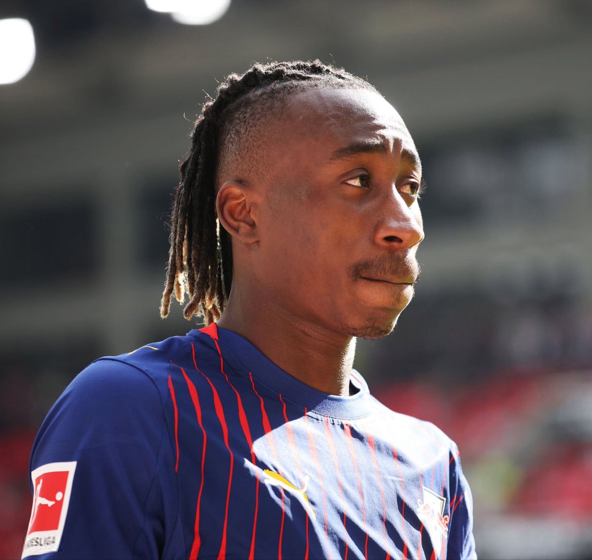 ActuFoot_'s tweet photo. 🚨 YAN DIOMANDÉ 🇨🇮 NE S’EST PAS ENTRAINÉ AVEC LE GROUPE DU RB LEIPZIG HIER ! ❌

Le joueur s’est entraîné à part.

Le club allemand ne souhaite prendre aucun risque qu’une éventuelle blessure compromette son transfert au Real Madrid. 

🗞️ @marca https://t.co/pJNiDfYKe1