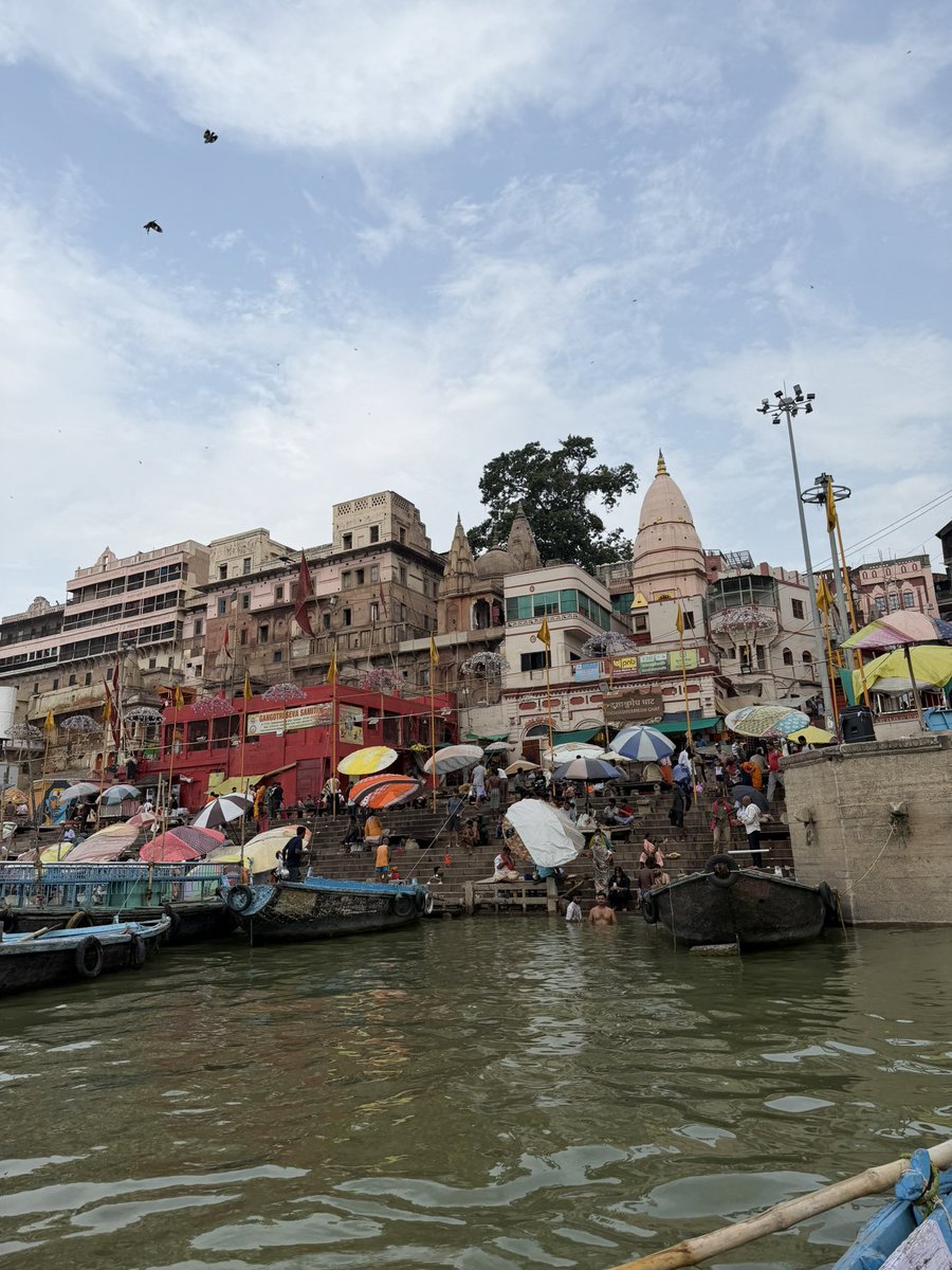 hrt_03_'s tweet photo. ガンジス川🇮🇳
子供の死体浮いてる、遺骨浮いてる、排出物浮いてる
過去一やばい。。。 https://t.co/D3NW3oo0cW