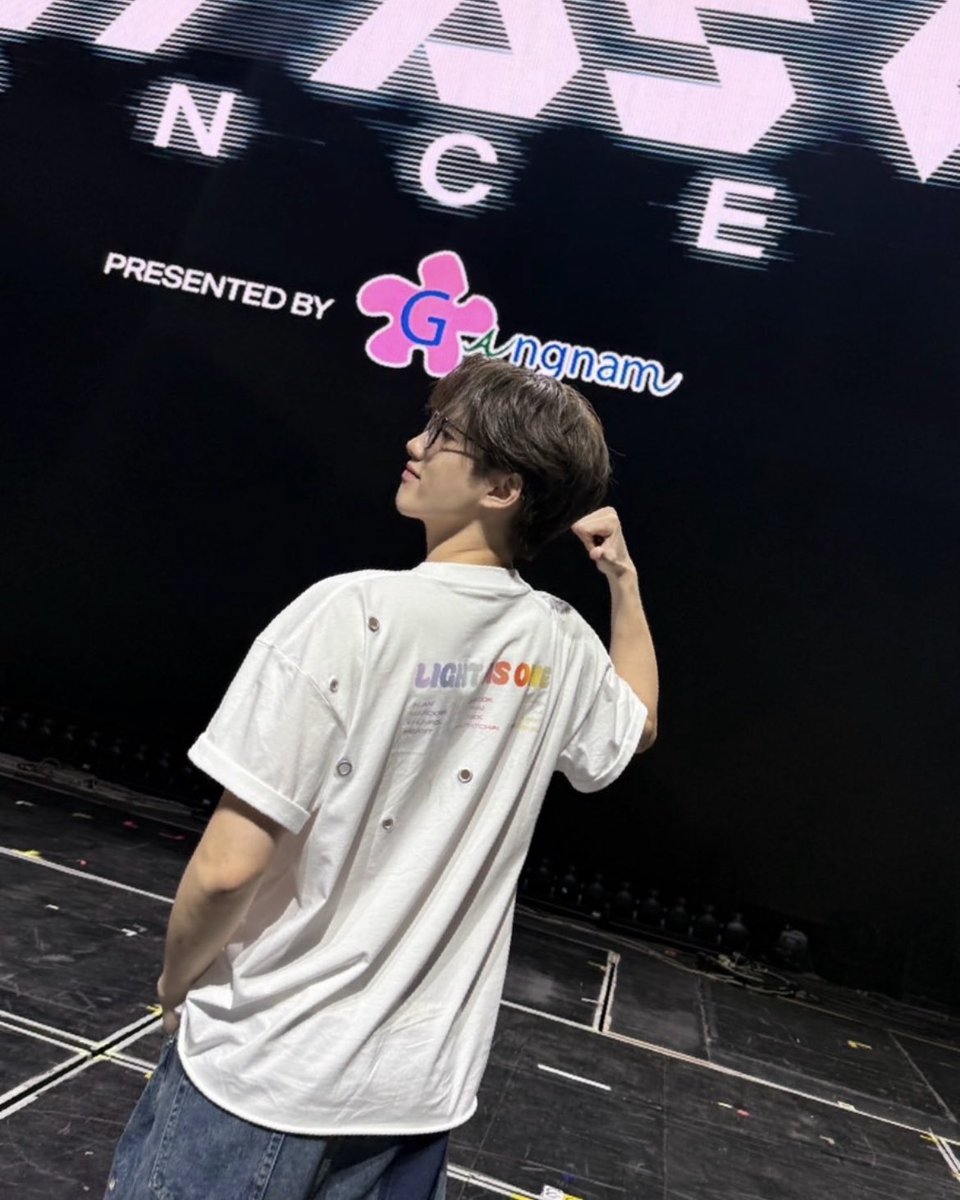 PHUTATCHAI_TH's tweet photo. (📱💖) — PHUTATCHAI IG UPDATE 

💭: ทรงลุง มีพุงมาละครับ
        light as one di wa🤟🏻✨

📅 : 29 Jul 2026

#PHUTATCHAI @phutatchai 
#BUS_LIGHTASONE
#BUSbecauseofyouishine https://t.co/gY3zMI08JG