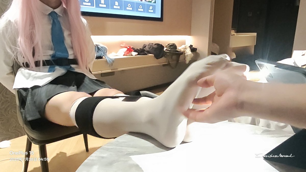 hoshino0102BA's tweet photo. 唔嘿～被绑起来狠狠的挠了哦～给我这特别敏感的骚脚丫都刷红了哦～ https://t.co/ZxrsAtiZKp