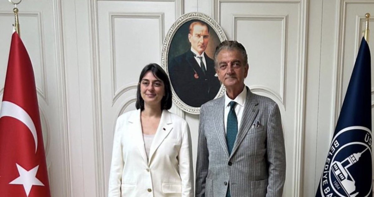 HsnBozkurt's tweet photo. Üsküdar Belediye Başkanımız sevgili Sinem Dedetaş’ın yanındayız. 
Sinem Dedetaş yalnız değildir. 
#SinemDedetaş 
#SinemDedetaşıSerbestBırakın
#AtatürkteBirleşmeZamanı
#YenidenAtatürkCumhuriyeti
@ozgurozeliletsm https://t.co/p24DERs2US