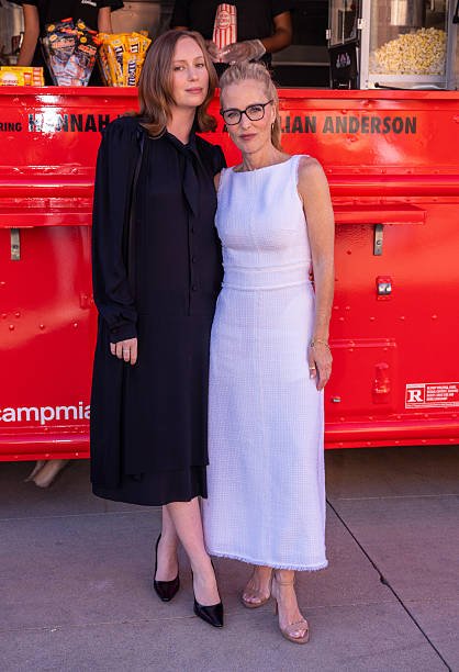 Dani_Auso's tweet photo. Gillian Anderson and Hannah Einbinder at the Film Independent Presents Live Read of "Secretary" event at the Wallis Annenberg Center for the Performing Arts https://t.co/fv07MV8man