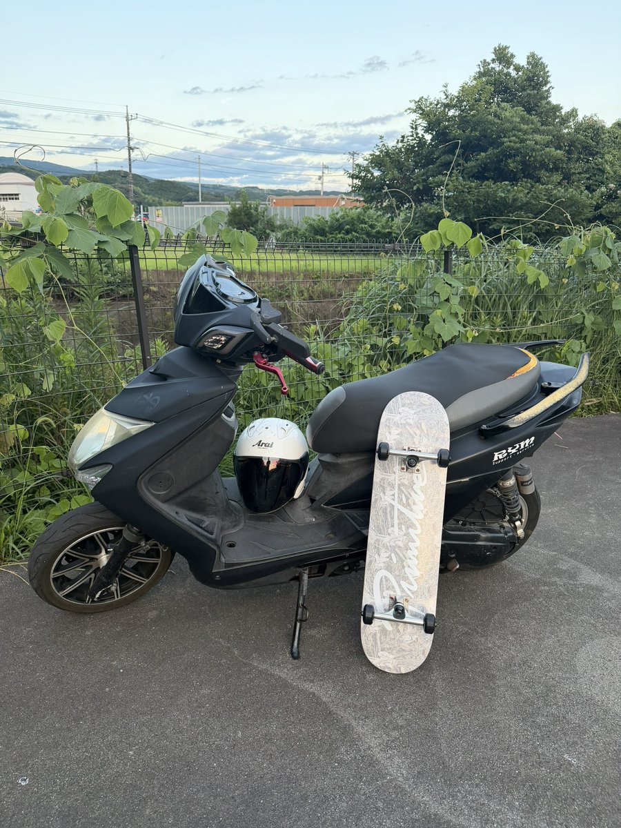dream____to's tweet photo. 初滑り
道中ステップにスケボー置いてるから
ウィリーやりずらい

いい方法無いかな https://t.co/GG7CmdTVfw