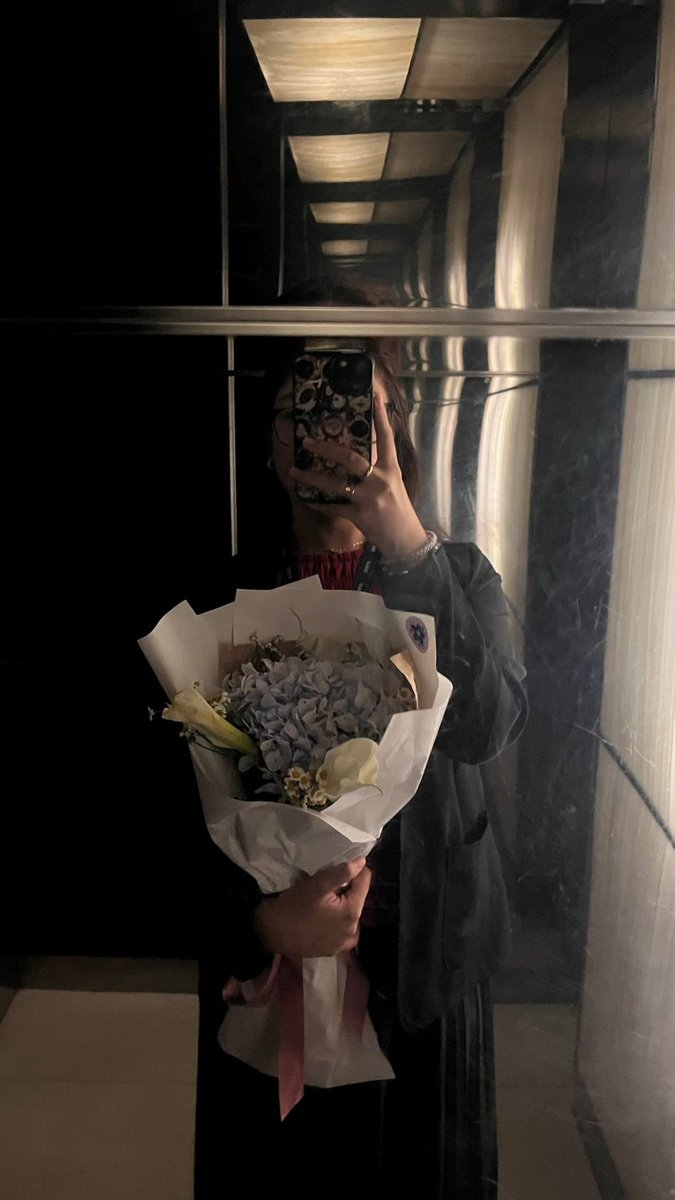 _hjhjs's tweet photo. Also… I have my monthly bouquet too Lucky girl things. 🤍🧿🪬

Jan - Feb https://t.co/LSFY988qmz