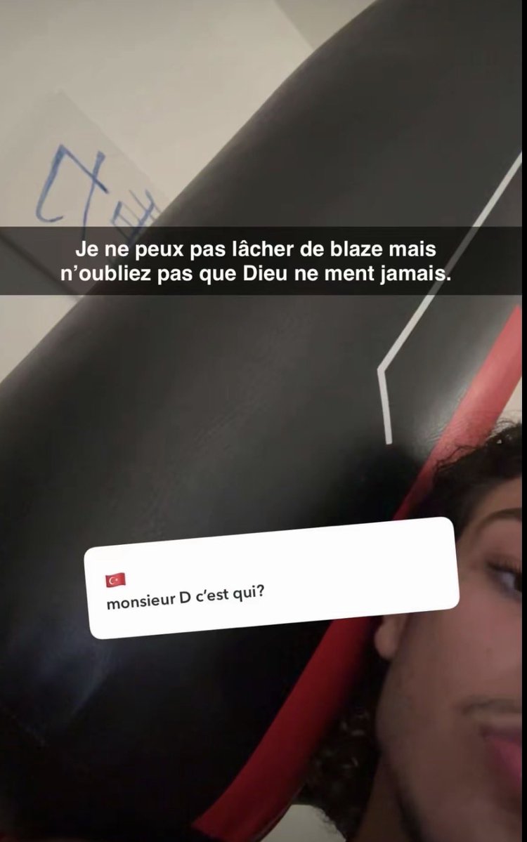Hkss8k's tweet photo. Et pourtant ils nous préviennent on est juste pas assez attentif continuons à faire du bruits #mayabf https://t.co/WzpBfRLrkh