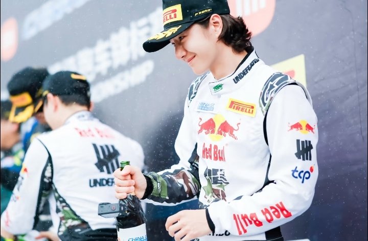 envyofyibo's tweet photo. Amazing! Wang Yibo is the first and currently the only celebrity driver in mainland China's entertainment industry to hold an FIA international D-level racing license😆

Yibo is just one race away from upgrading his FIA International Class C license😎
#WangYibo #YIBO85 #85Racing https://t.co/hRQwCb12fw