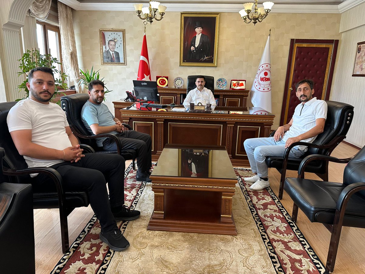 pasinlerkym's tweet photo. Büyük Birlik Partisi Pasinler İlçe Başkanı Tuncay YAŞAR ve beraberindeki yönetim kurulu üyeleri, Kaymakamımız Sn. Rahmi BULUT’u makamında ziyaret ederek yeni görevinin hayırlı olması temennilerinde bulundular. https://t.co/haMMyffKO5