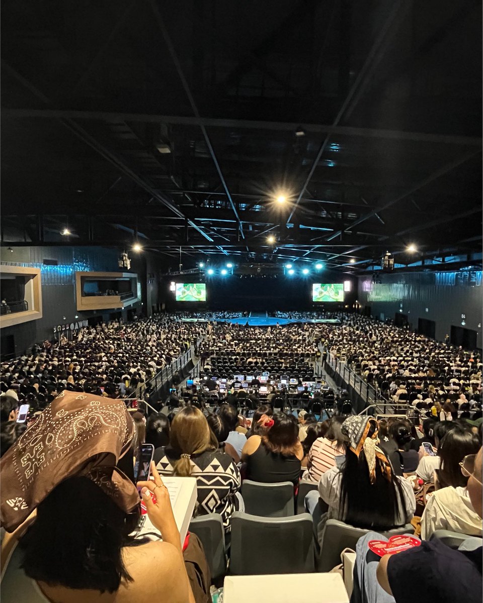 Maleejka's tweet photo. My seat                                        My video 

#JossGawinConcert  #JossGawin https://t.co/1g6C7uVtP1