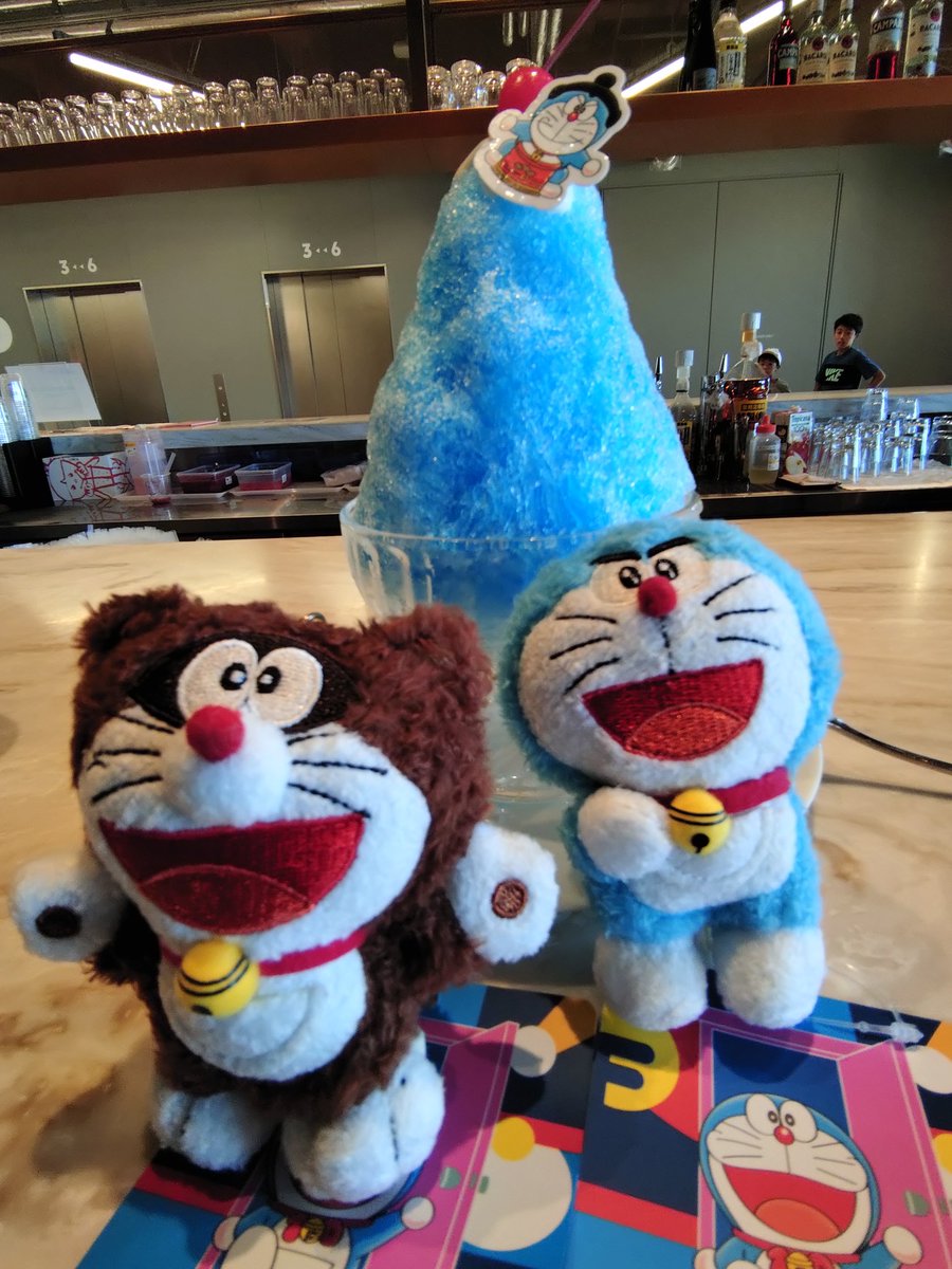 cyborg_h's tweet photo. やっと買えたタヌキドラと
男前ドラちゃん(⁠◍⁠•⁠ᴗ⁠•⁠◍⁠)
3人でかき氷食べたよ！
#100ドラ東京
#ドラえもん https://t.co/PRMa1ZYh0m