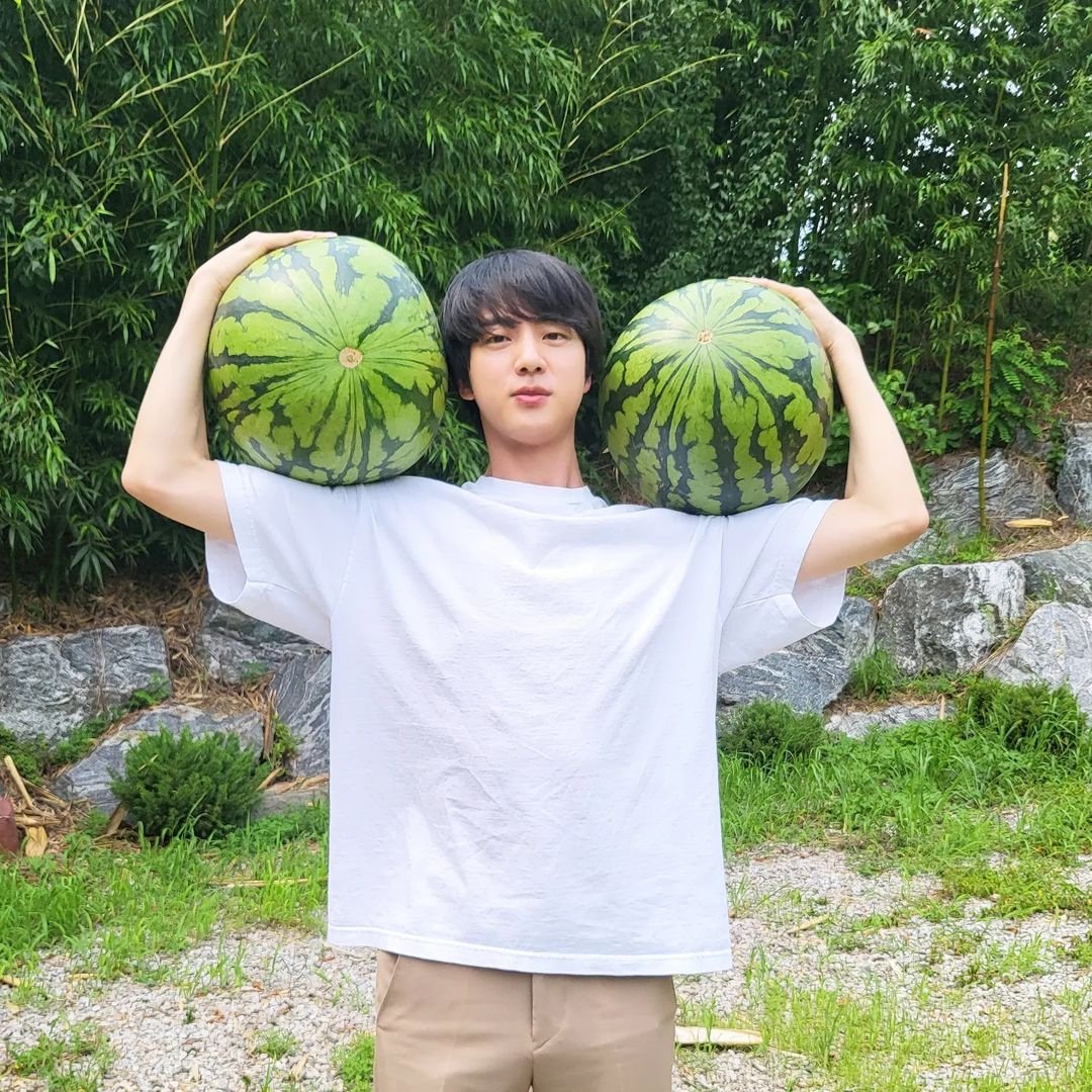BackTo_Square1's tweet photo. We have BIG BALLS aka Chonnum or whatever Jungkook said https://t.co/z7pUGHUAcR
