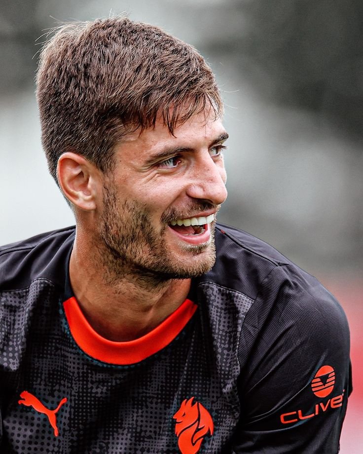 MilanXtra's tweet photo. 🚨🇮🇹🗣️ | Matteo Gabbia on Luka Modric:

"Luka is a special player and an exceptional person. We're all happy that he's staying. I'm convinced he'll help us have a great season."

"He's an incredible professional and there's something almost magical about him that's difficult to explain. He's taught me lessons that go far beyond football."

"At 40 years old, he's still eager to learn and improve. I've never heard him tell a coach, 'No, I don't agree. I prefer to do it this way.'"

"He never puts himself above anyone else, and I think that's an incredible lesson. If someone like him behaves that way, then everyone else should too."

"He raises the standard of the entire squad and he'll help us enormously."