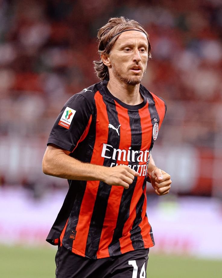 MilanXtra's tweet photo. 🚨🇮🇹🗣️ | Matteo Gabbia on Luka Modric:

"Luka is a special player and an exceptional person. We're all happy that he's staying. I'm convinced he'll help us have a great season."

"He's an incredible professional and there's something almost magical about him that's difficult to explain. He's taught me lessons that go far beyond football."

"At 40 years old, he's still eager to learn and improve. I've never heard him tell a coach, 'No, I don't agree. I prefer to do it this way.'"

"He never puts himself above anyone else, and I think that's an incredible lesson. If someone like him behaves that way, then everyone else should too."

"He raises the standard of the entire squad and he'll help us enormously."