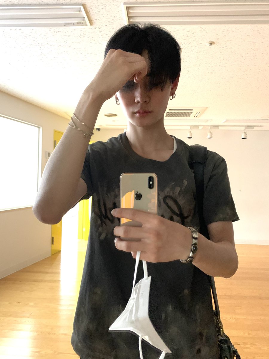 wildblue_ykme's tweet photo. [HINATA]

STARRY今日何してるのーーー
EGO聴いてる？

#WILDBLUE #鈴陽向 #HINATA https://t.co/z8VyAKX3DW