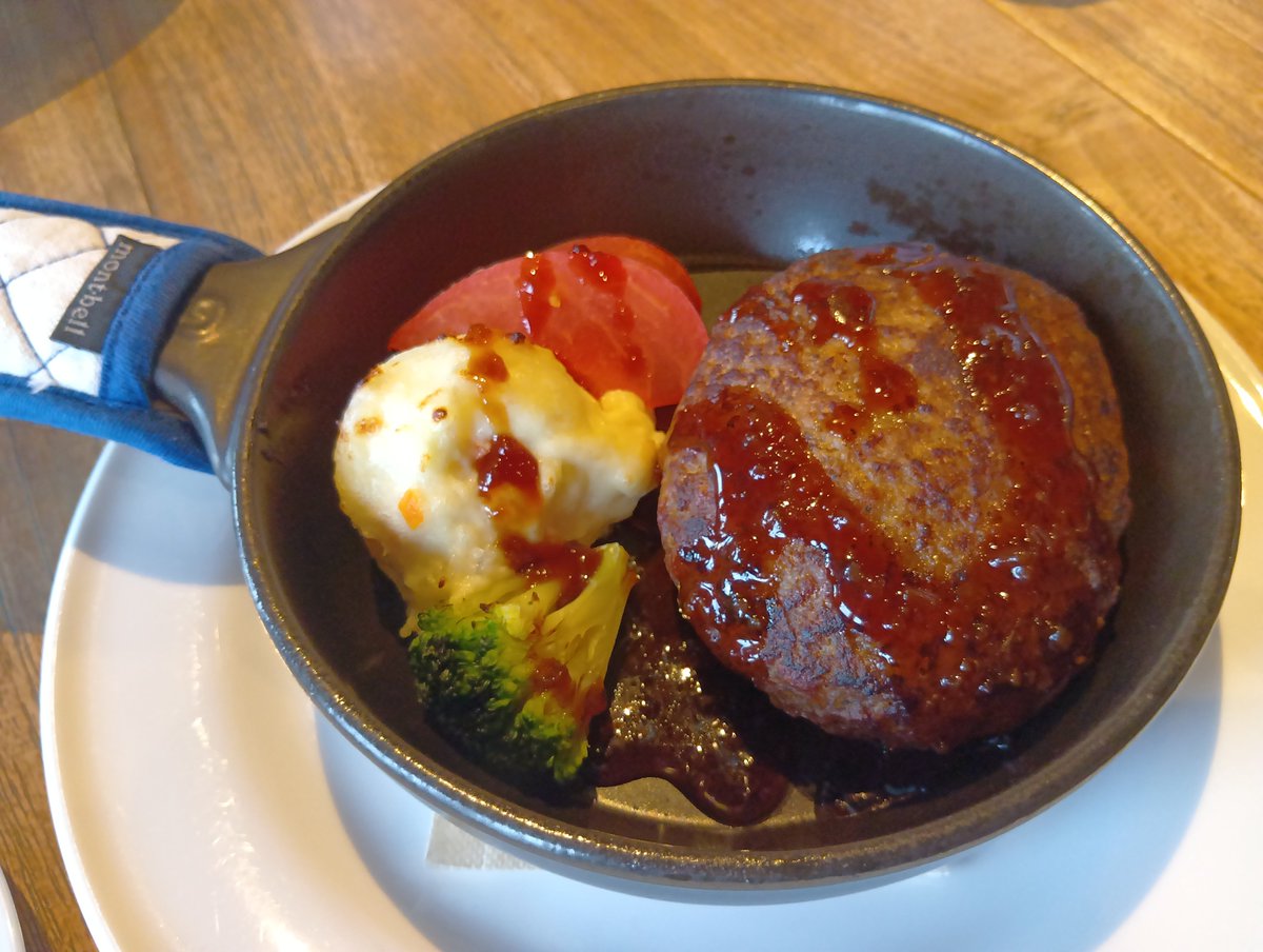 Fiona_Counter's tweet photo. ゆったりと山岳サイクリングした後のご飯はとても美味しい。森林浴の1日でした。 https://t.co/3zwk3HYowi
