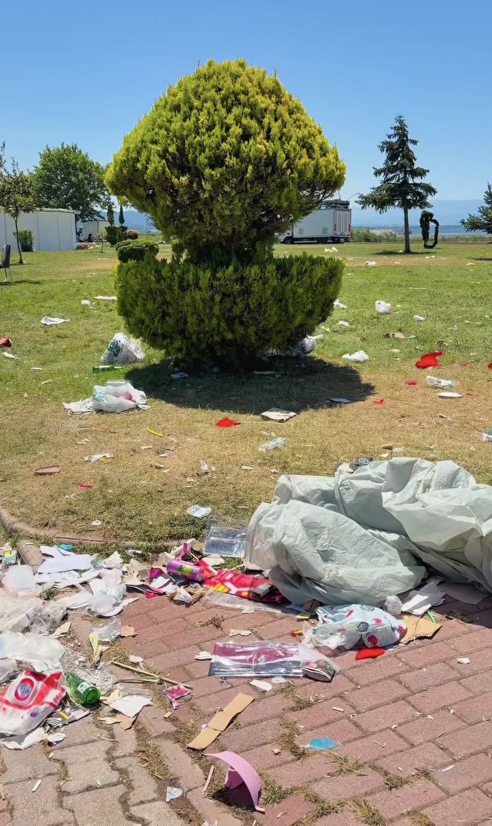alpertuydes's tweet photo. Beyşehir Gölü Festivali’nin bir başka yüzü. Bazen hiç yapmamak, yapmaya çalışmaktan daha iyidir. Doğa festivali başlığı altında bu yapılanlar hiç olmadı. 
@beysehirbld @TCKonyaValiligi @Konyabuyuksehir 

Görüntüler instagram bir yeşil günlük sayfasından https://t.co/cD3ts9T6pl