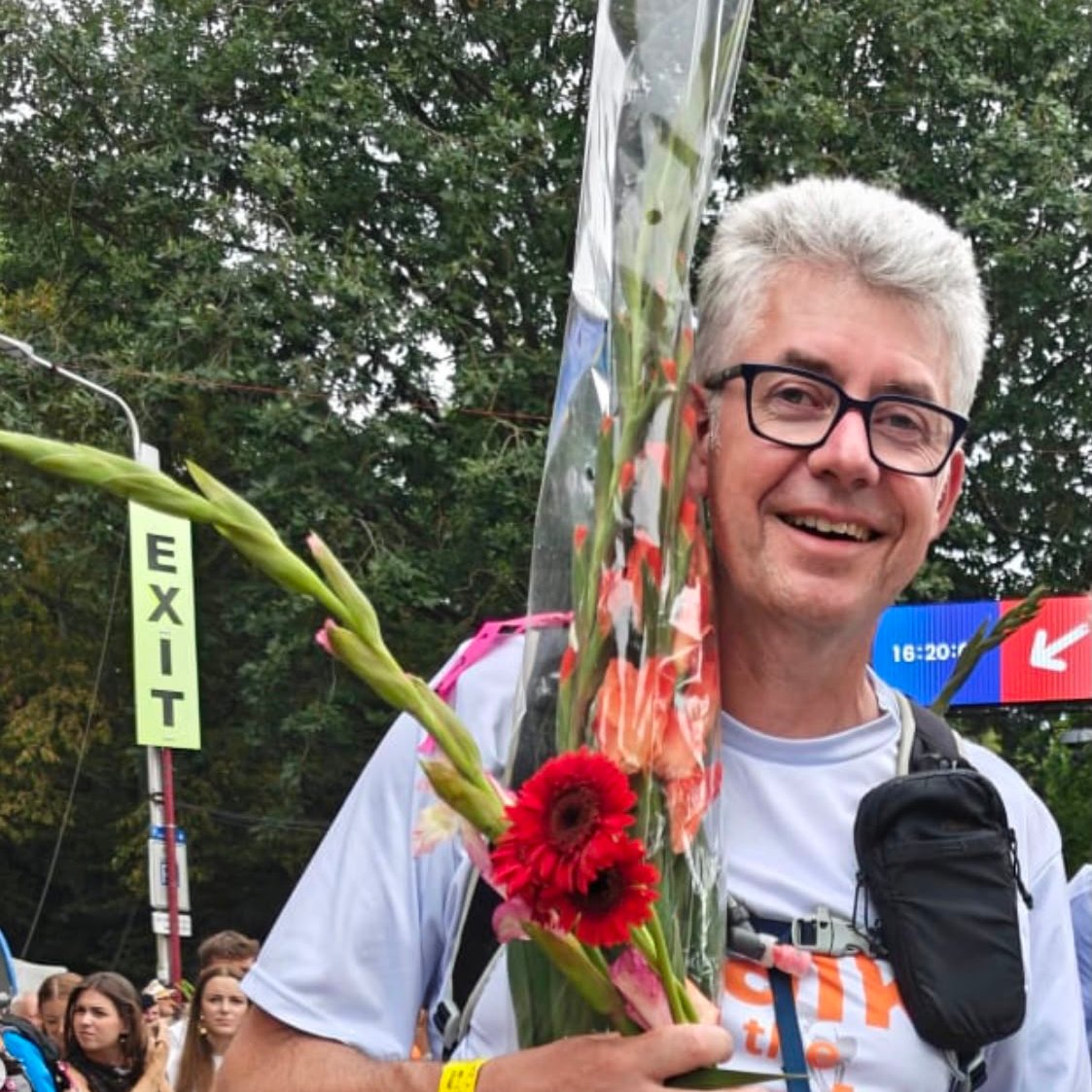 roulettefm's tweet photo. In een nieuwe zomereditie van Ben &amp; Bert aandacht voor de #4Daagse. Edwin van der Plank liep voor de derde keer mee, een hele uitdaging als je afhankelijk bent van orthopedische schoenen. Luister om 19.00 uur via 106.6FM, DAB+ en https://t.co/oy76vr2yEC #DeBilt #Utrecht #Zeist https://t.co/fv67mnPGl7