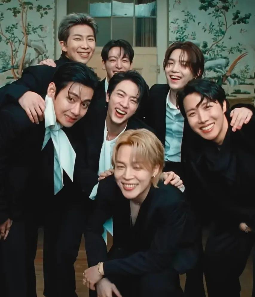 fille27's tweet photo. 세상 멋지고 자랑스런 아티스트
방탄소년단의 행보를 지지합니다.

#Proud_of_BTS
#WeStandWithBTS
#WE_LOVE_YOU_BTS 
#WE_PURPLE_YOU_BTS https://t.co/wAfElU9Byx
