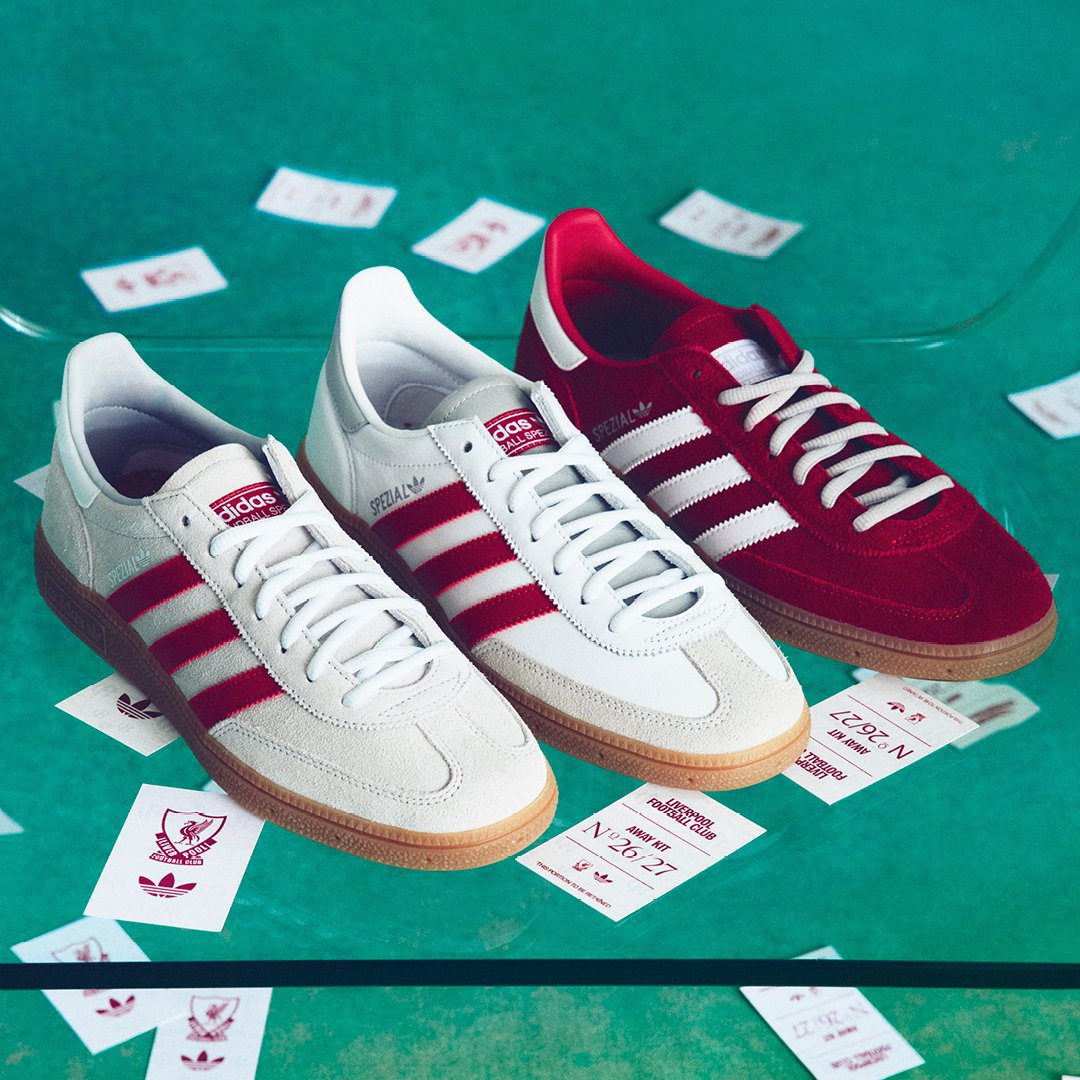 thejurgenholic's tweet photo. Sepatu LFC x Adidas Spezials terbaru telah hadir: 👟

OH MY GODD! 😱 https://t.co/MMy5VQ0qRe