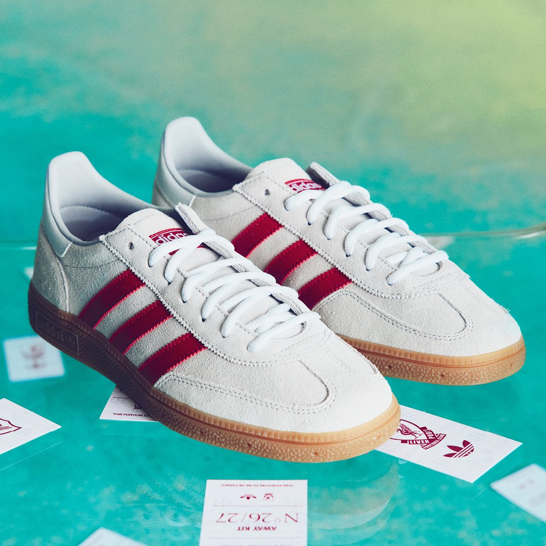 thejurgenholic's tweet photo. Sepatu LFC x Adidas Spezials terbaru telah hadir: 👟

OH MY GODD! 😱 https://t.co/MMy5VQ0qRe
