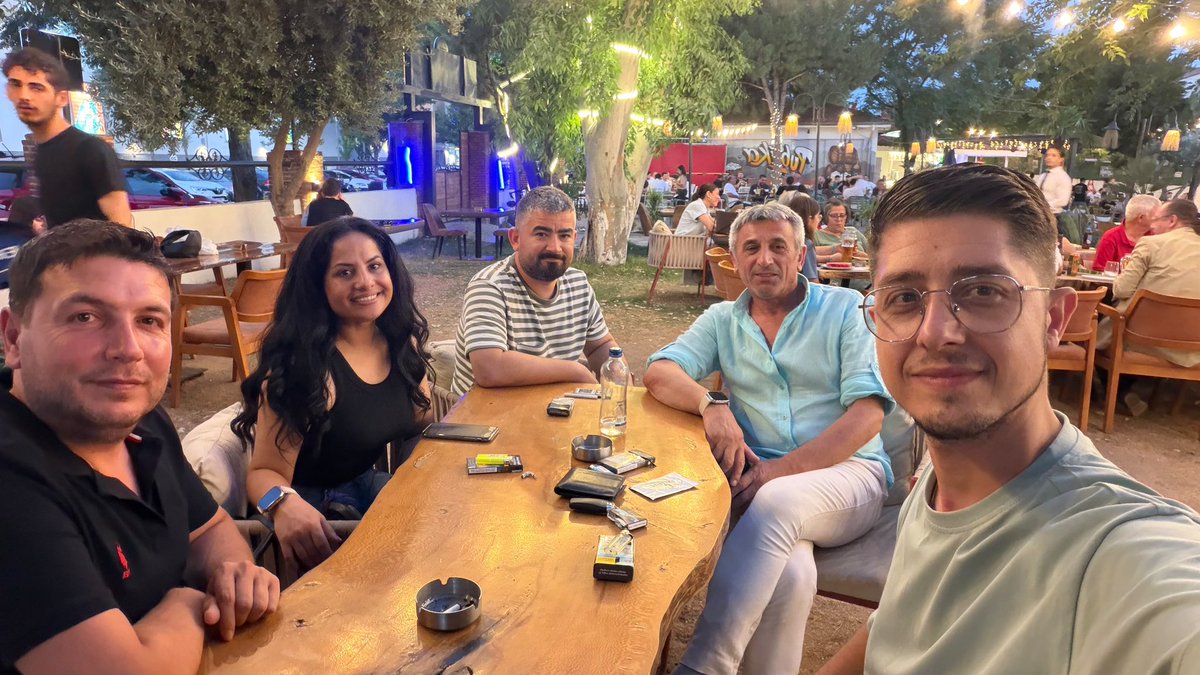 CoskunIcoskunfb's tweet photo. Kristal-İş Sendikası 
İzmir şube yönetimi https://t.co/M08XSHqYRC