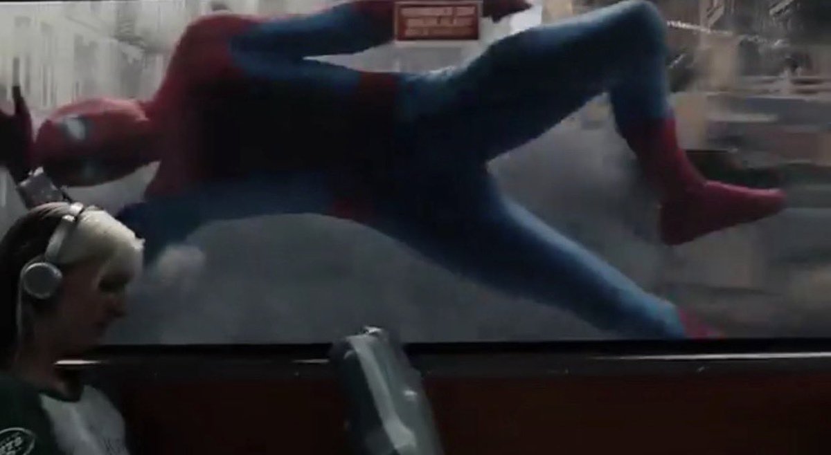 sofdico's tweet photo. Et dire que la légende Stan Lee aurait pu occuper le siège vide … https://t.co/cWHCJjfFgw