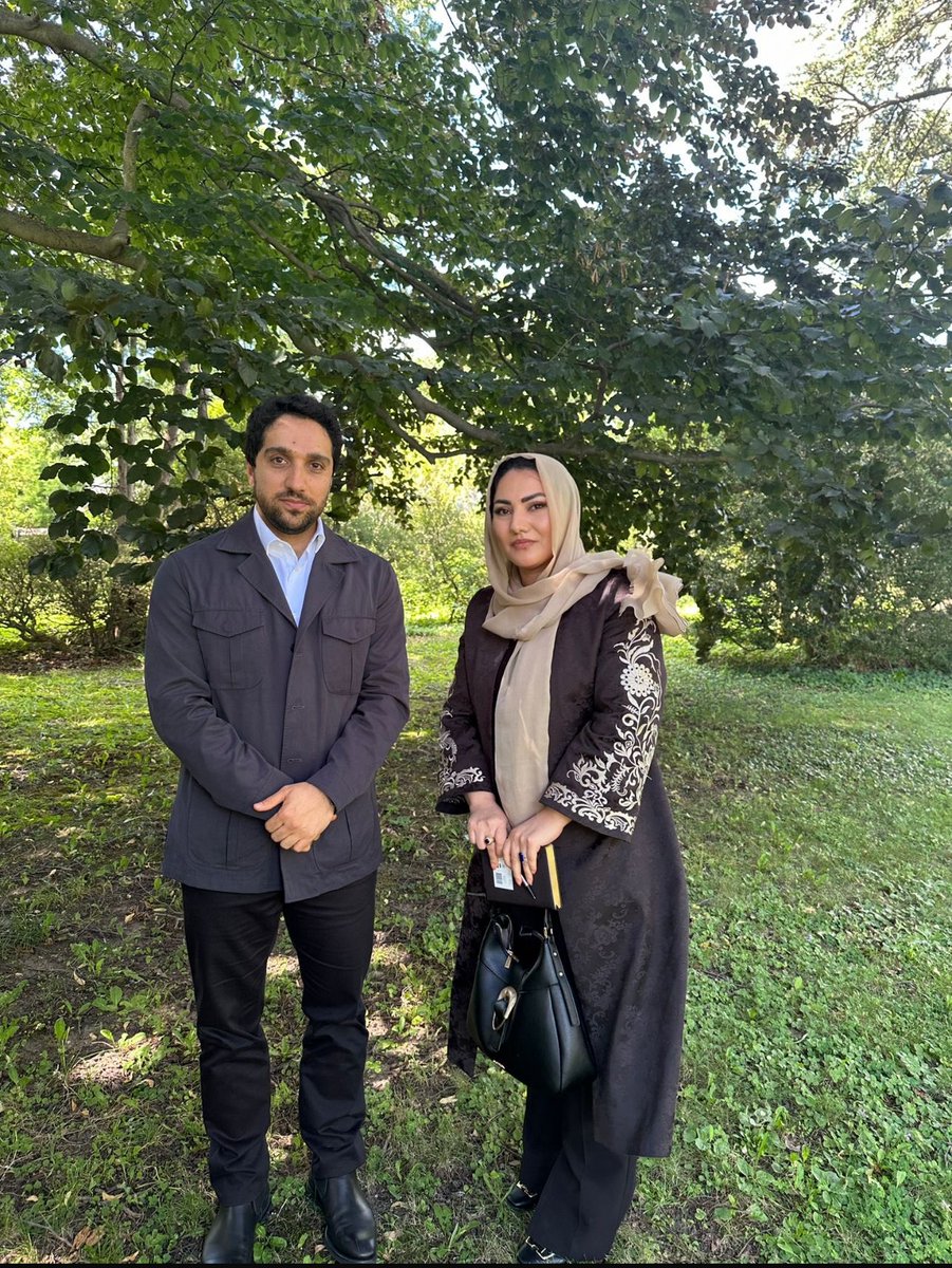 Zahrakazimi3's tweet photo. امروز، برای من و جمع بزرگی از خواهران ما، چه در داخل افغانستان و چه در دیاسپورا، مایهٔ افتخار است که در #جبهه_مقاومت_ملی_افغانستان، به رهبری محترم احمد مسعود، در کنار برادران مبارز ما حضور داریم و برای داعیهٔ مشترک خود ایستادگی و تلاش می‌کنیم. ما برای آینده‌ای آزاد، عاری از تبعیض و تعصب، و مبتنی بر عدالت، در حد توان خویش، صدای همبستگی، پایداری و امید را بلند نگه خواهیم داشت.

ما باور داریم که اتحاد، ایستادگی در برابر ظلم و حذف، و وفاداری به ارزش‌های انسانی و اسلامی، راه رسیدن به فردایی روشن‌تر است. ایستادن در کنار برادران مبارز ما، برای من تنها یک انتخاب نیست؛ بلکه رسالتی انسانی، مسئولیتی اخلاقی و وجیبه‌ای شهروندی است. باور دارم که دفاع از عزت، کرامت و آرمان‌های مشترک، وظیفه‌ای است که هر انسان آزاده در برابر تاریخ و سرزمین خویش بر دوش دارد. از همین‌رو، متعهد هستم سهم هرچند کوچک خود را در این مسیر، به بهترین وجه ممکن ادا کنم.
@NRFWomen