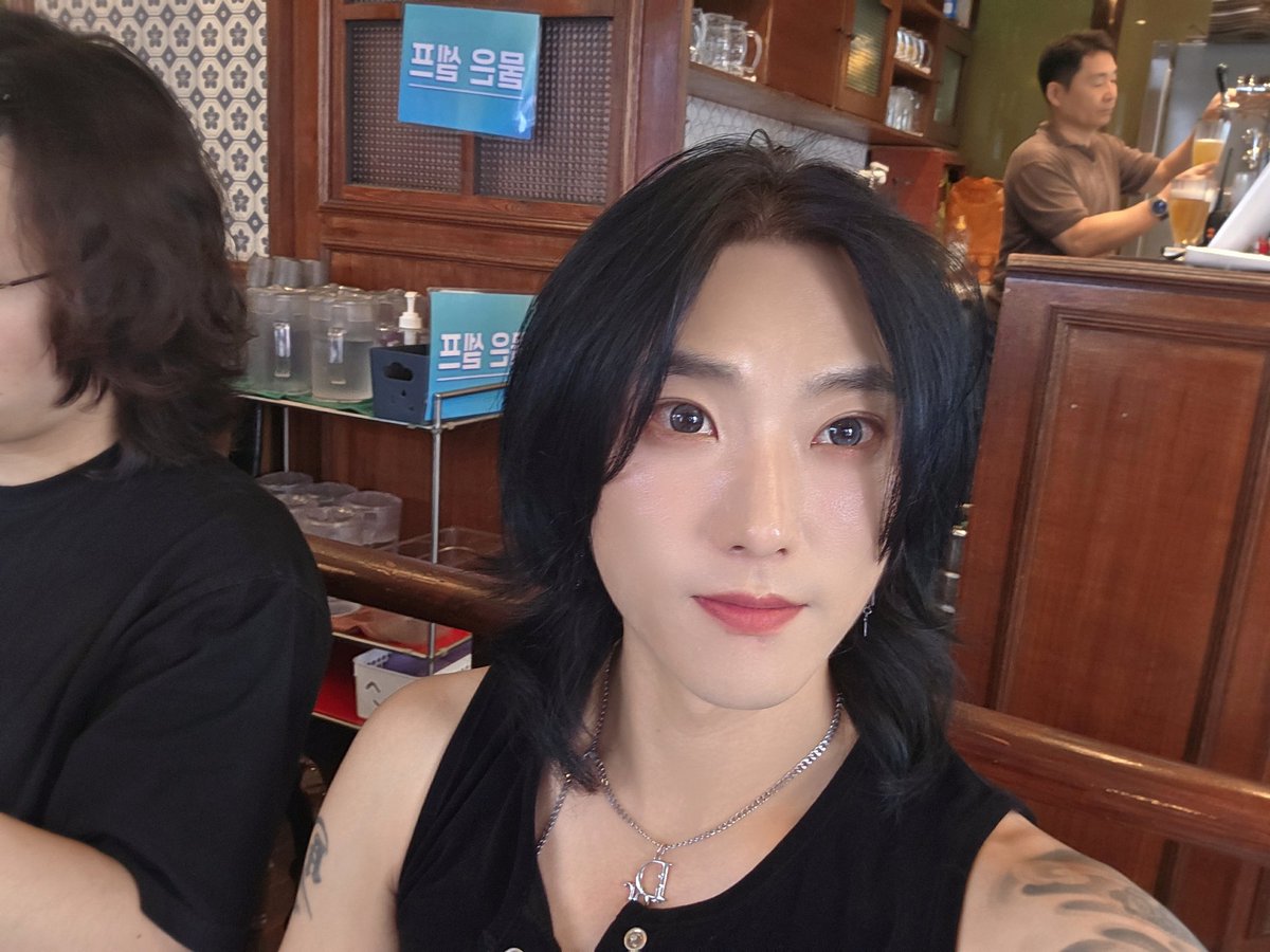 sin29010's tweet photo. 명방 팀촬 재밌었담! https://t.co/VwYmc4zaXS