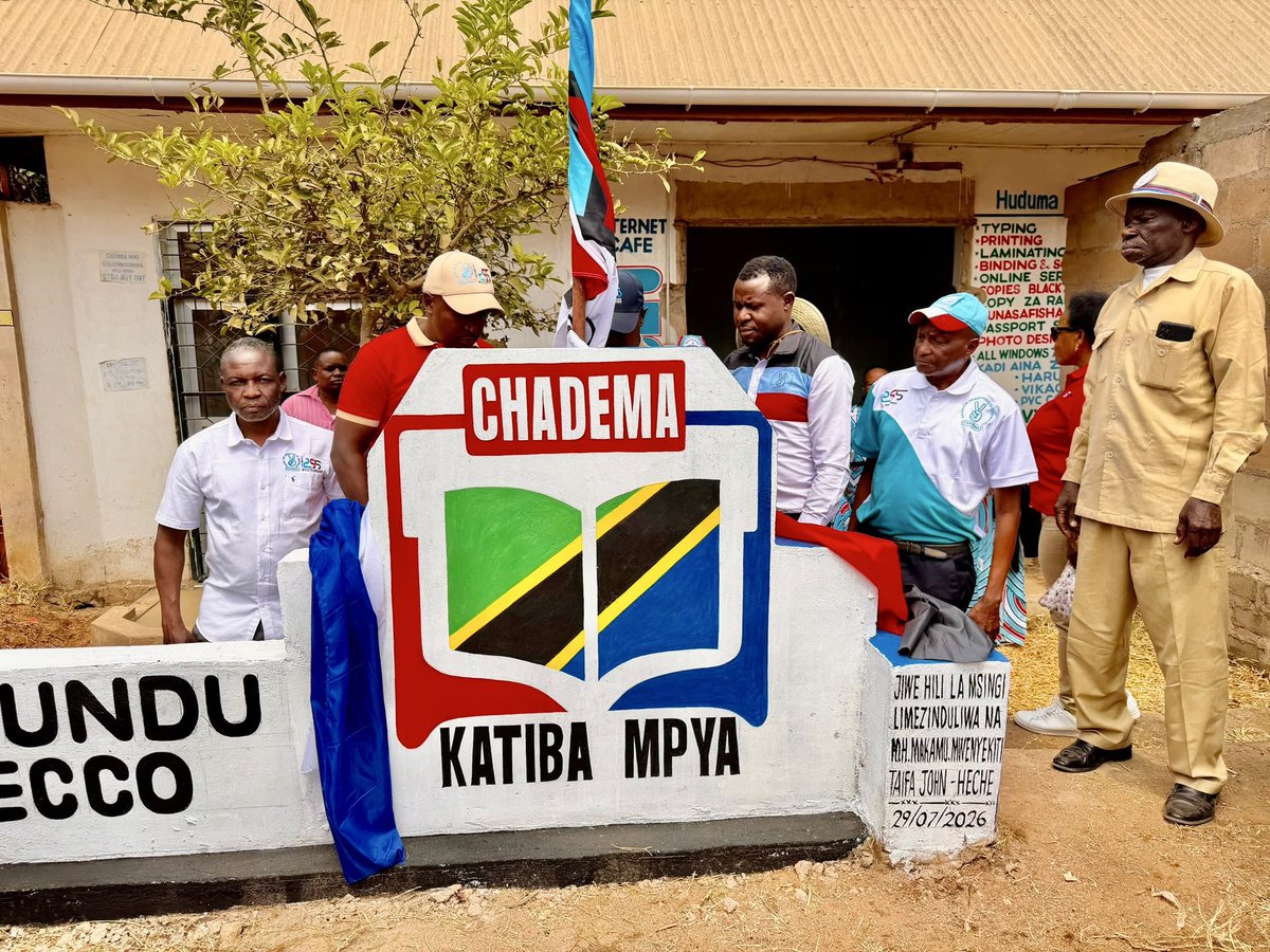 ZachariaObad's tweet photo. Tunaendelea na ujenzi wa Taifa tukiongozwa na Makamu Mwenyekiti wa Chama Mhe @HecheJohnz. Leo tumezindua vizimba katika maeneo mbalimbali ya Jiji la Mwanza. https://t.co/yqlC86dRT2