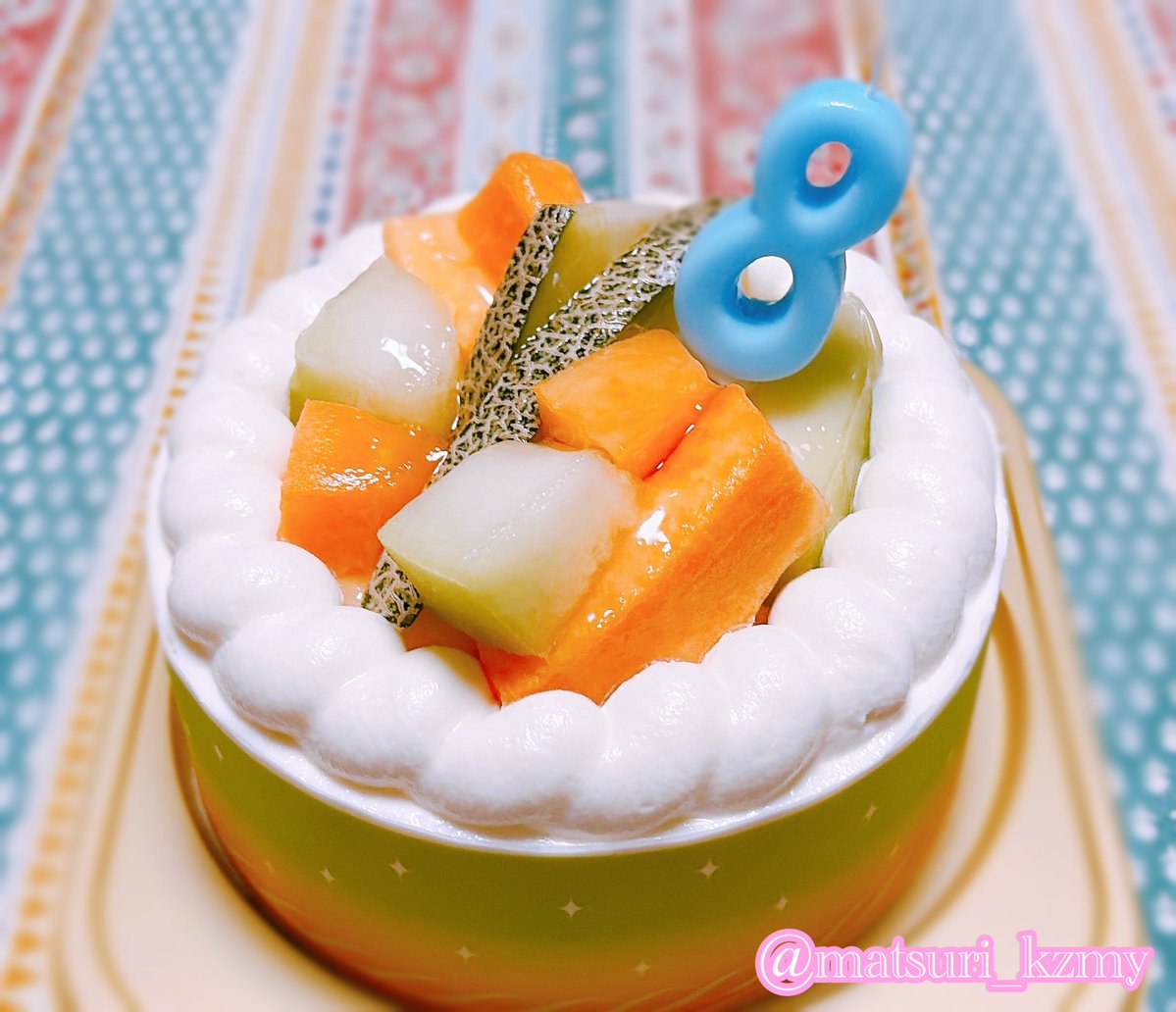 matsuri_kzmy's tweet photo. 八周年のお祝いケーキです🎂🍈✨
旬のメロンだよ✨
いつもあたたかく応援してくださる
のうみんのみんな〜！
ありがとう〜っっ✨🥂🎊👏

#風宮まつり八周年 https://t.co/VhWlsoCXls
