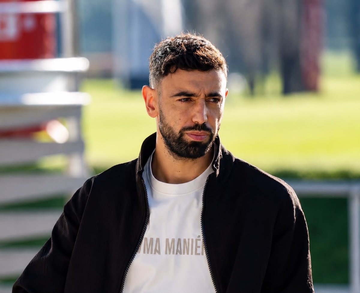 StretfordEndT_'s tweet photo. 🚨Bruno Fernandes and Kobbie Mainoo are back in training and are expected to feature against PSG next week. 💪 https://t.co/uWYKOiB2gg