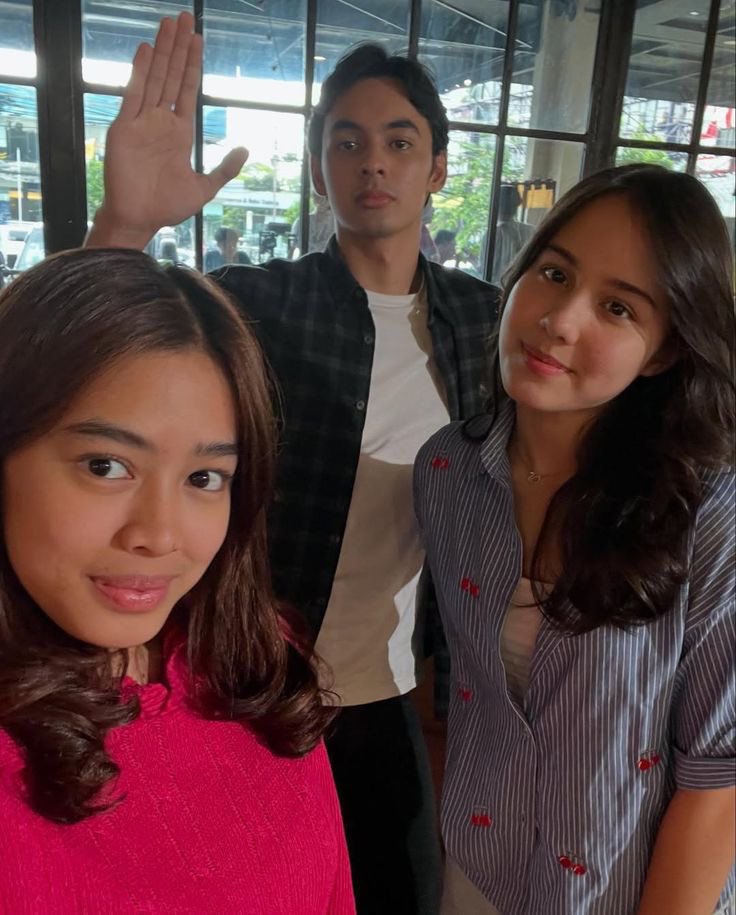 dinndinew's tweet photo. This trio will forever be iconic ❤️💋
#erapromosi https://t.co/A5kVmaGP2o