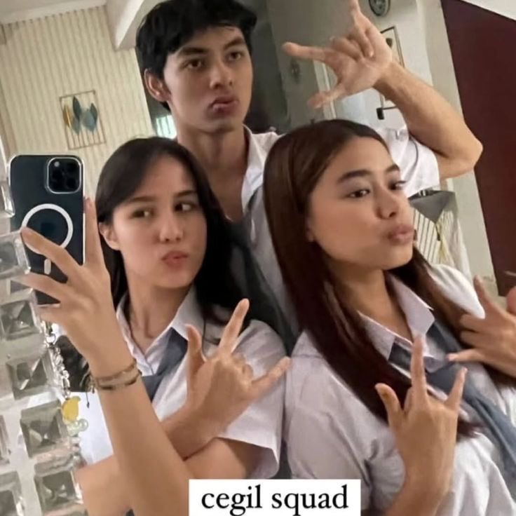 dinndinew's tweet photo. This trio will forever be iconic ❤️💋
#erapromosi https://t.co/A5kVmaGP2o