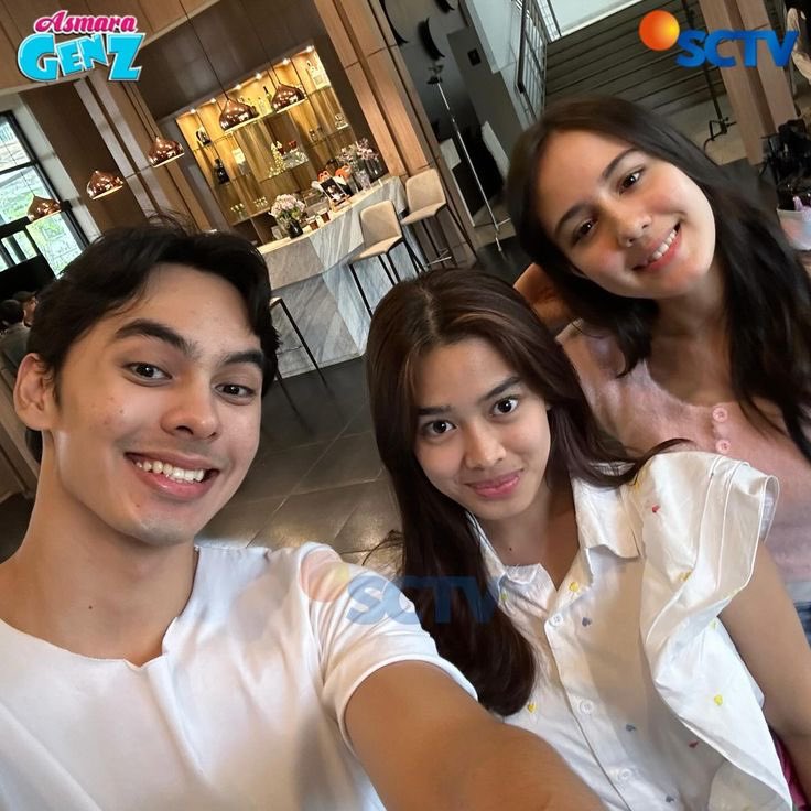 dinndinew's tweet photo. This trio will forever be iconic ❤️💋
#erapromosi https://t.co/A5kVmaGP2o